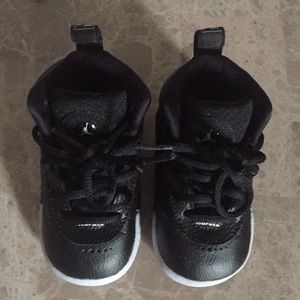 Baby jumpman pro black Jordan’s size 4